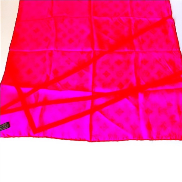 Authentic Louis Vuitton 2002 LE Robert Wilson Fluo Monogram Fuchsia Silk Scarf - Picture 7 of 9
